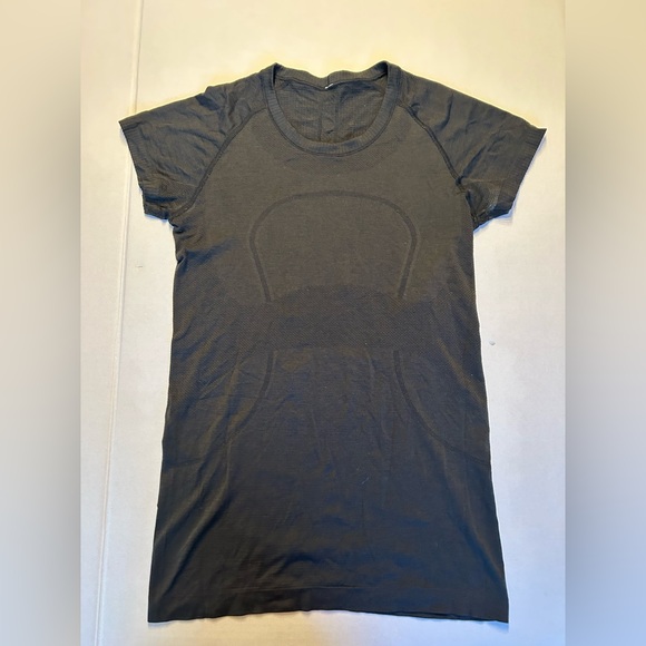 Lululemon Women’s Black Run Swiftly Short Sleeve Top Tee Size 8 - Picture 1 of 6